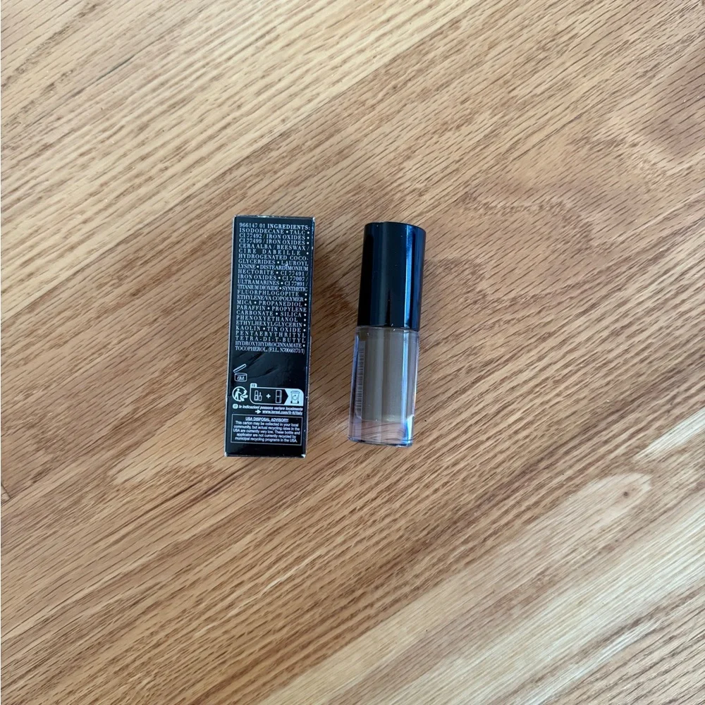 Armani beauty Eye Tint Long-Lasting Liquid Eyeshadow Olive